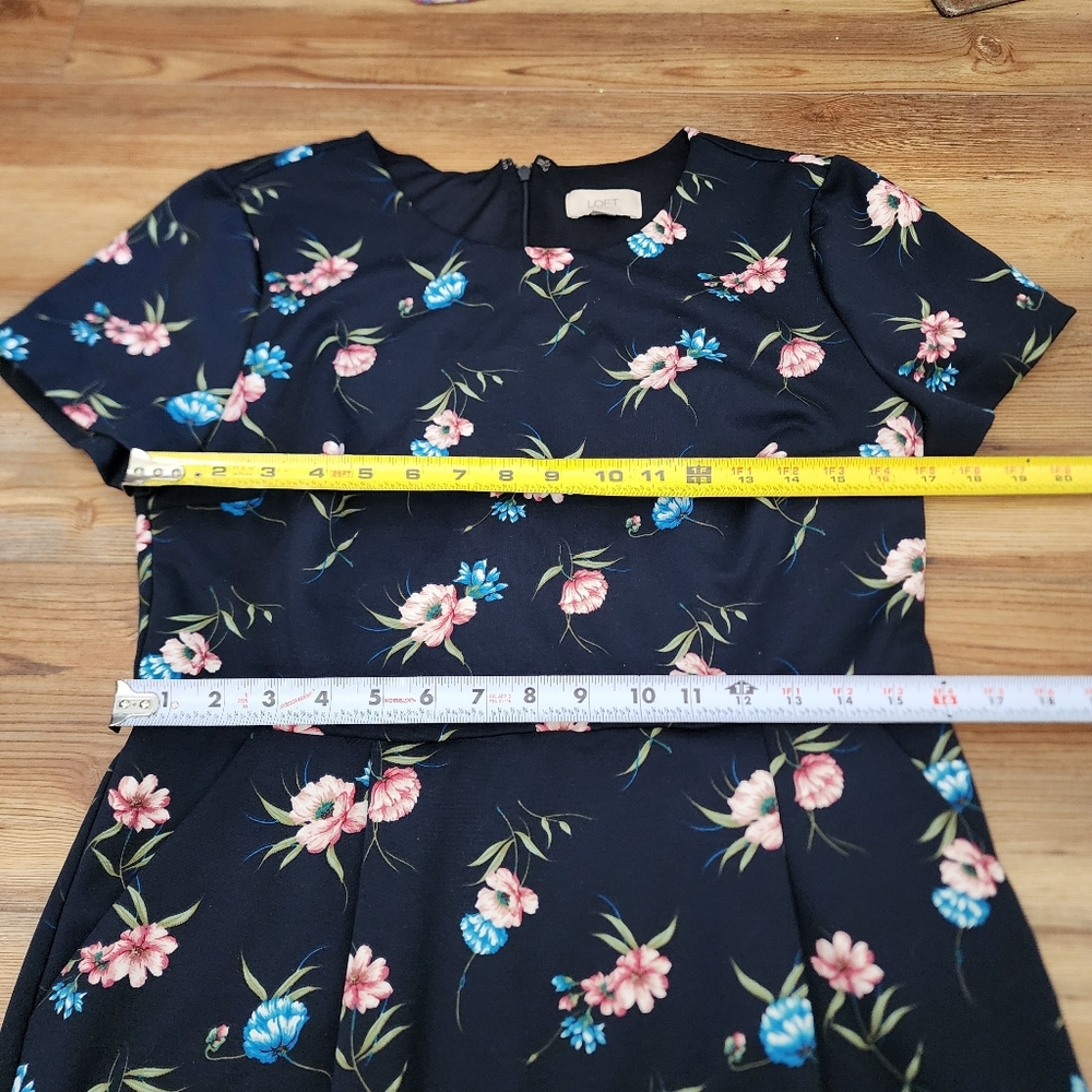LOFT Dress Women's 10 Navy Blue Floral Short Sleeve - Picture 5 of 9